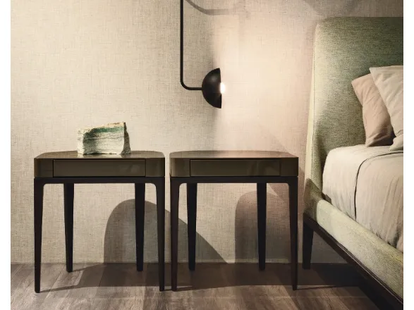 Comodino di design in legno e laccato Vic di Lema