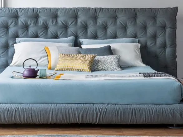 Letto matrimoniale testata capitonné Full Moon di Bonaldo