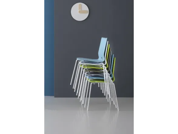 Sedia impilabile con seduta in plastica moderna Elena di Pointhouse