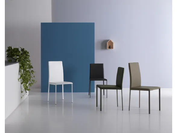 Sedia imbottita in ecopelle moderna da pranzo o cucina Giulia di Pointhouse