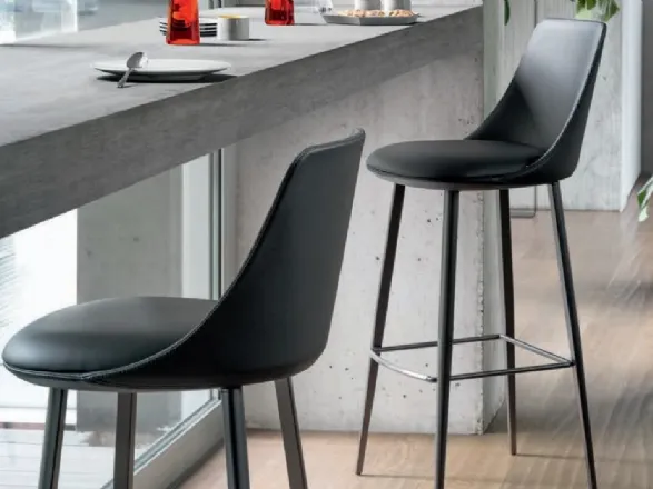 Sgabello moderno in pelle Itala Too di Bonaldo