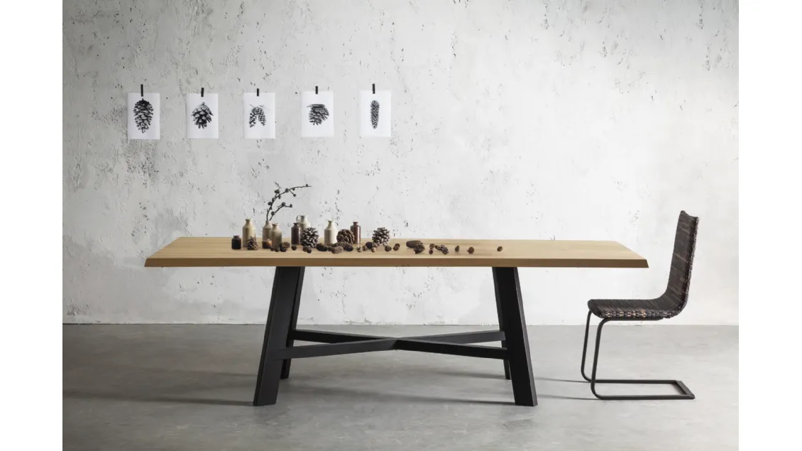 Tavolo con piano in legno fisso da pranzo moderno Thor di Pointhouse