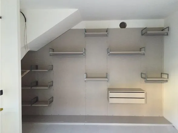 Cabina armadio su misura in laccato e vetro a Milano