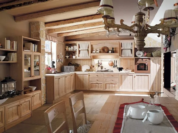 Cucina country in legno finitura fieno talcato di Callesella