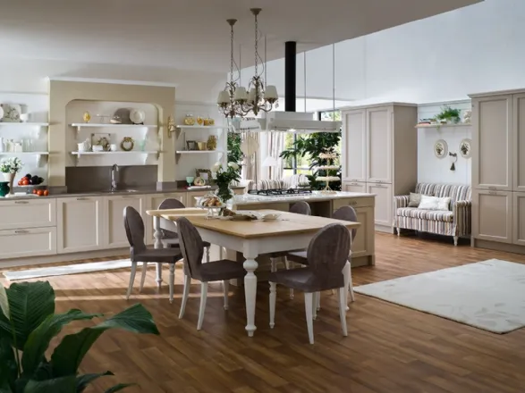 Cucina lineare con isola in legno laccato nocciola di Callesella