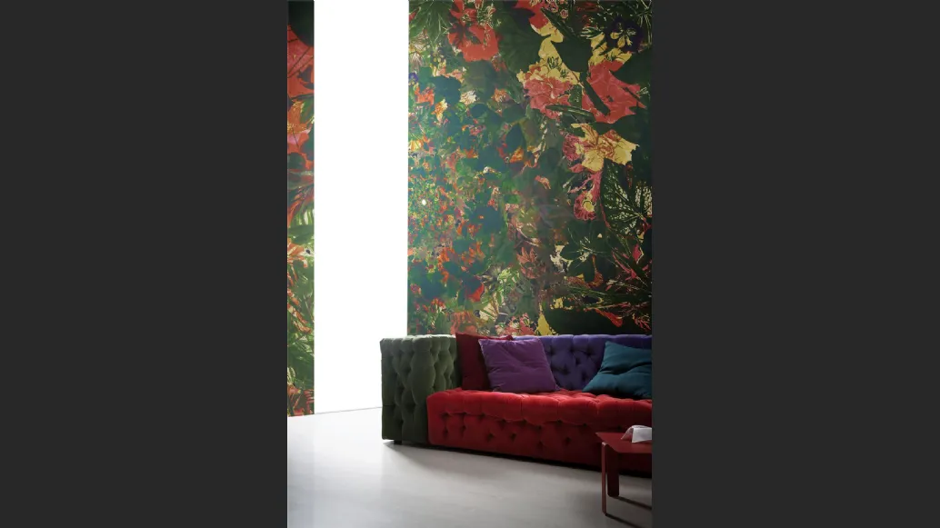 Carta da parati nei toni del verde, rosso e giallo Flower Power di London Art
