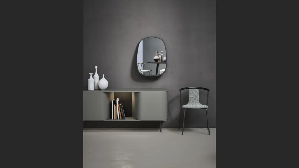 Specchio Flow con cornice in cuoio di Novamobili
