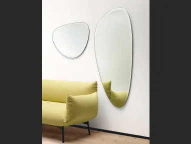 Specchi sagomati con bordi bisellati Spot S M L di Midj