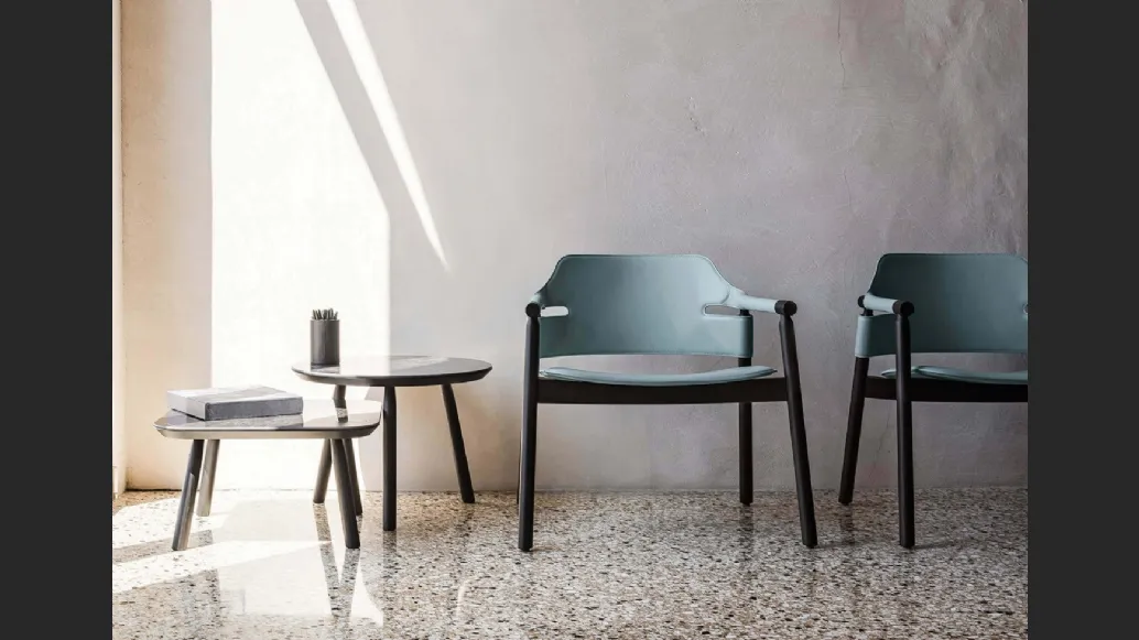 Tavolino in ceramica rotondo o quadrato con gambe in legno Suite CT di Midj