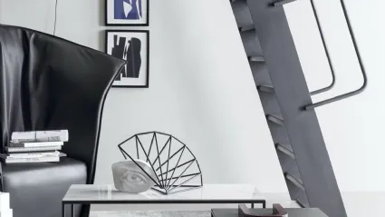 Tavolino Team con base in metallo e top disponibile in varie finiture di Novamobili