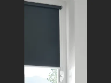 Tenda a Rullo Serramento con movimento a catenella, raccolta verticale di Athena Collezioni