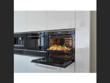 Forno a microonde Mythos versatile e potente di Franke