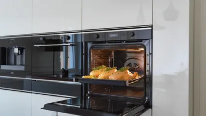 Forno a microonde Mythos versatile e potente di Franke