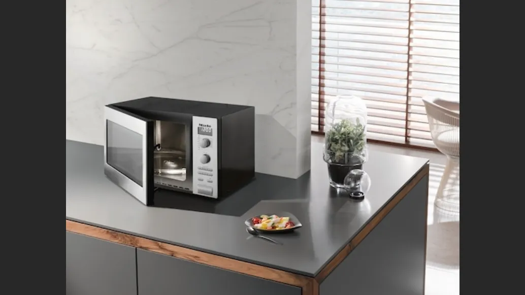 Forno a Microonde con Grill M 6012 SC di Miele