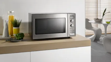 Forno a Microonde con Grill M 6012 SC con programmi automatici di Miele