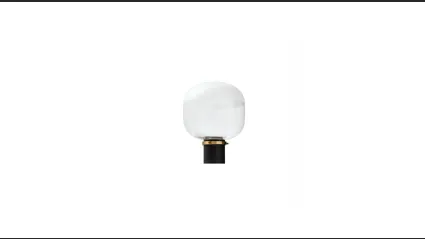 Lampada da tavolo con diffusore in vetro trasparente e satinato e base in metallo finitura Nero e Oro Ghost Tavolo di Midj