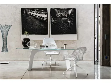 Lampada in metallo con rete in cuoio Guapa Floor Lamp di Midj