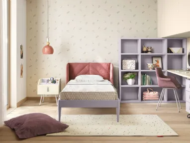 Cameretta con scrivania su armadio a ponte in laccato luna Kids space 21 di Nidi