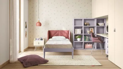 Cameretta con scrivania su armadio a ponte in laccato luna Kids space 21 di Nidi