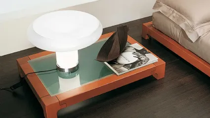 Comodino Iride in legno con top in vetro di Fratelli Elli