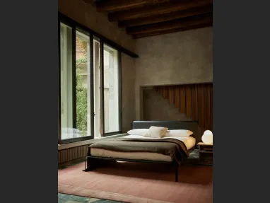 Letto in legno con testiera rivestita in pelle Bend-e-Wood di Bolzan Letti