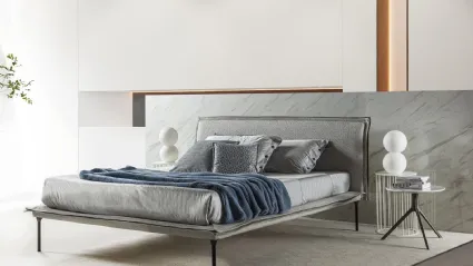 Letto in tessuto con testiera dalle linee leggere Levi di Flexstyle