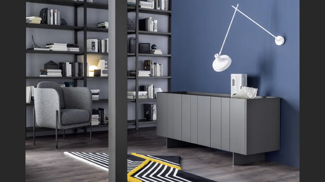 Madia Stripe in laccato grigio opaco di Novamobili