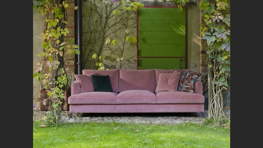 Divano lineare in tessuto vellutato rosa Dallas di Flexstyle