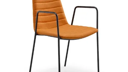 Sedia in tessuto con braccioli Cover P M TS di Midj