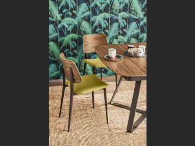 Sedia con struttura in metallo, schienale in legno e seduta imbottita in tessuto Joe S M TS LG di Midj