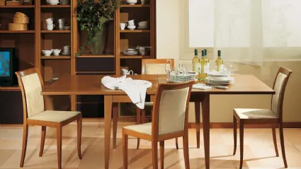 Sedia in tessuto con struttura in legno SD753 di Fratelli Elli
