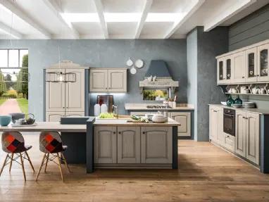 Cucina in Muratura con isola Magda in legno Decapé Ecru con top in pietra naturale di Arrex