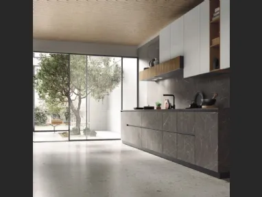 Cucina Moderna lineare AL 32 Spaccato Cognac, vetro opaco e HPL Grafite di Arrex