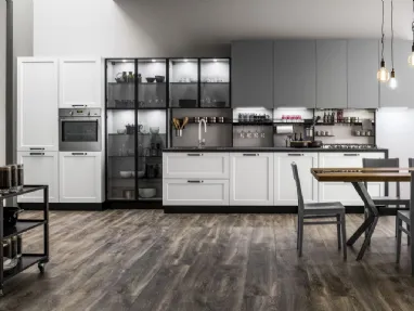 Cucina Moderna lineare Dallas in PET Zucchero con Vetrine di Arrex