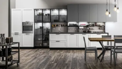 Cucina Moderna lineare Dallas in PET Zucchero con Vetrine di Arrex