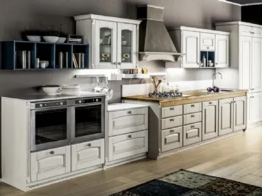 Cucina lineare Shabby Chic Magda in legno di Rovere Decapé Gesso e Ecru di Arrex