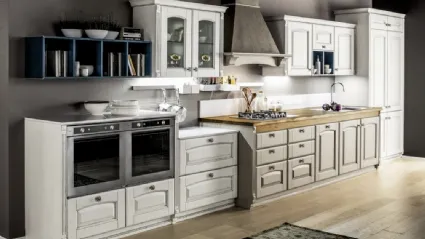 Cucina lineare Shabby Chic Magda in legno di Rovere Decapé Gesso e Ecru di Arrex