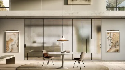 Porta per interni Manhattan Scorrevole esterno muro in vetro satinato decoro Grey Plaster con telaio in alluminio finitura Nero di Henry Glass