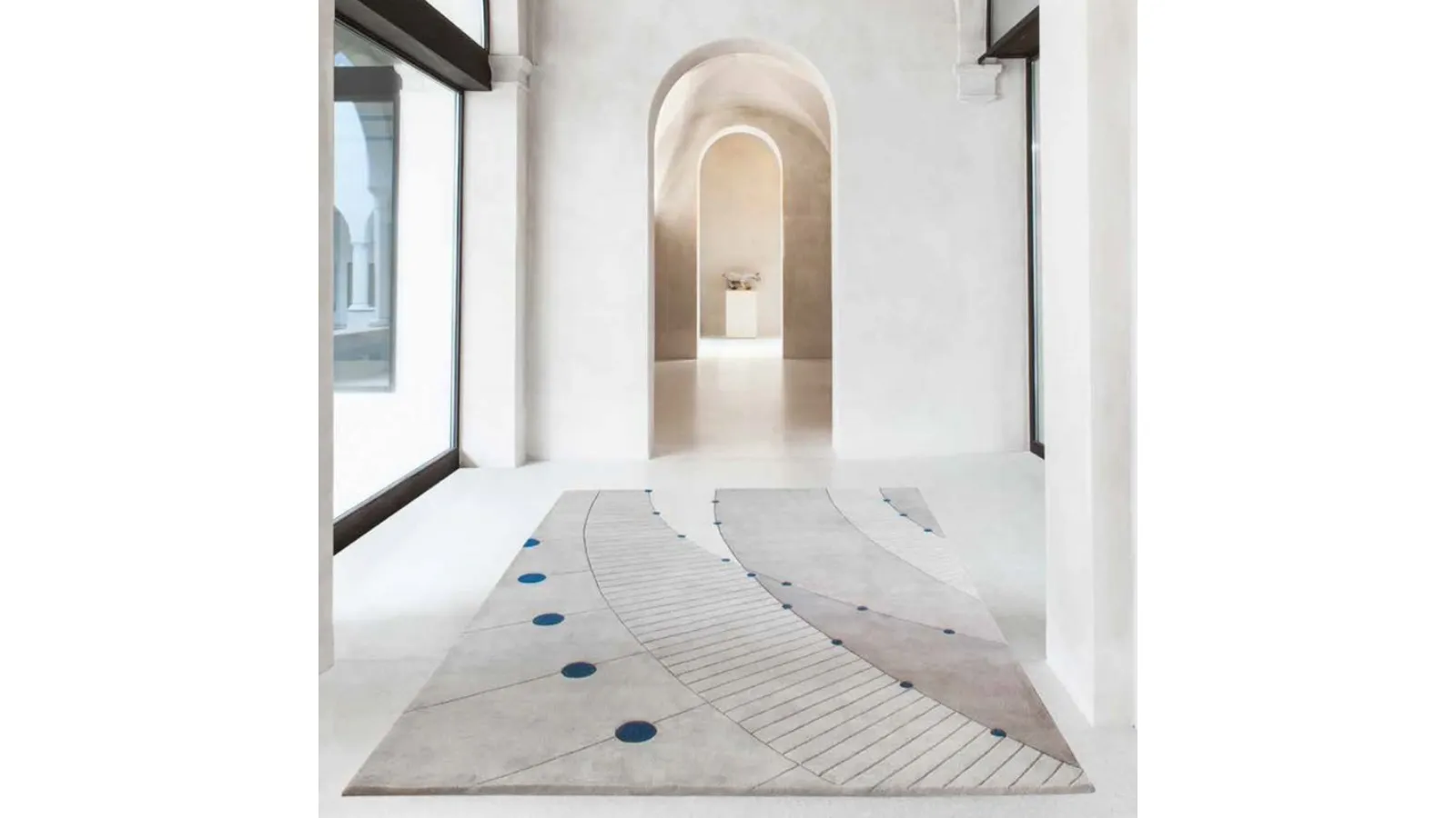Tappeto chiaro con linee e piccoli cerchi blu Hand Tufted 05 di Cigierre