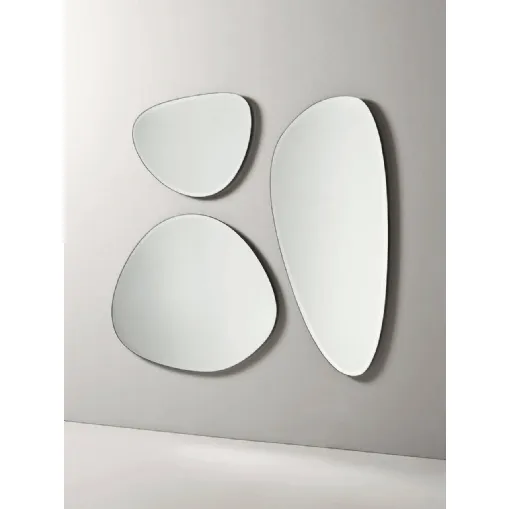 Specchi sagomati con bordi bisellati Spot S M L di Midj
