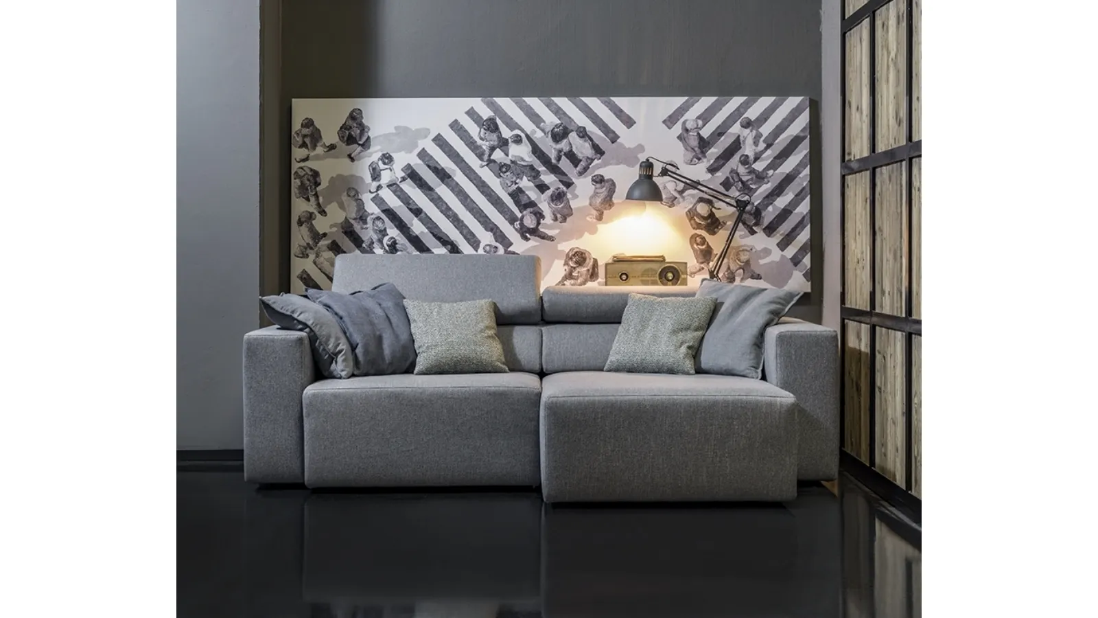 Divano lineare Chassé con poggiatesta e sedute regolabili di Flexstyle