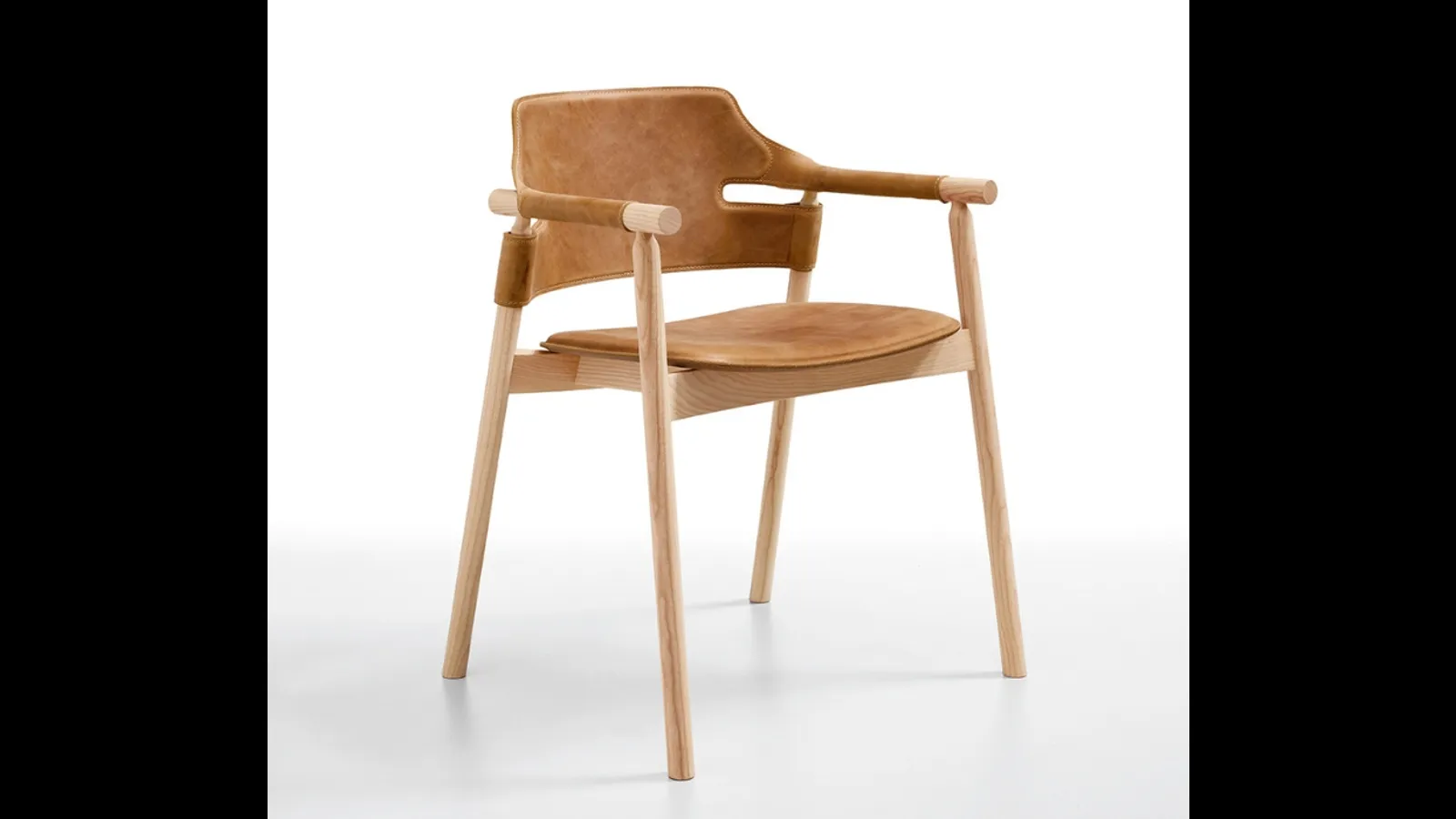 Sedia in cuoio e legno con braccioli Suite P L CU di Midj