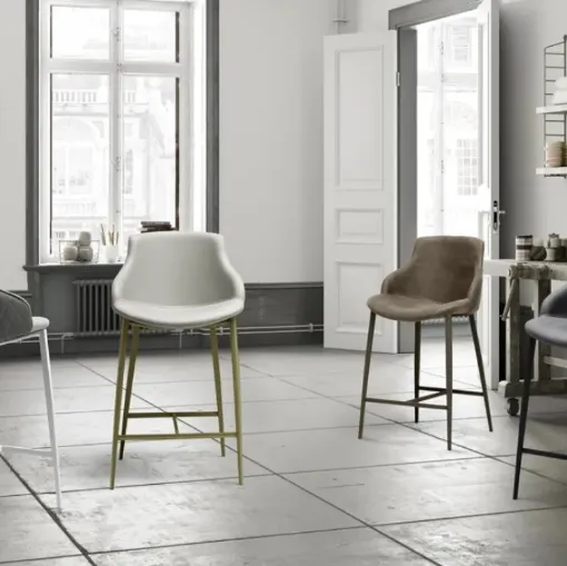 Sgabello imbottito Mys di Midj