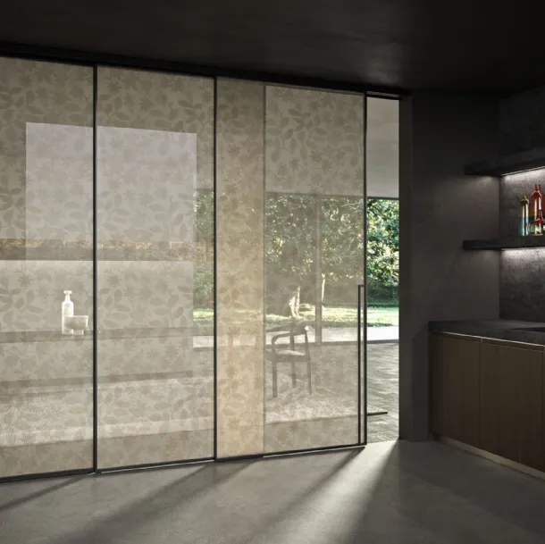 Porta per interni Manhattan Scorrevole Classic in vetro con decoro Arabesco e telaio in alluminio di Henry Glass