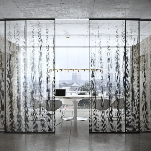 Porta per interni Manhattan Scorrevole in vetro trasparente decoro Glitter con telaio in alluminio di Henry Glass